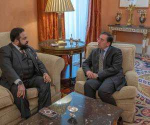 La salida al exterior en primera clase del presidente del Congreso Nacional, Luis Redondo, fue por motivos de Reunión con el ministro José Manuel Albares.