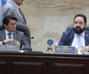 Durante el discurso del congresista oficialista, la bancada del Partido Nacional le proporcionó un ambiente hostil gritándole: “Fuera, fuera...”.