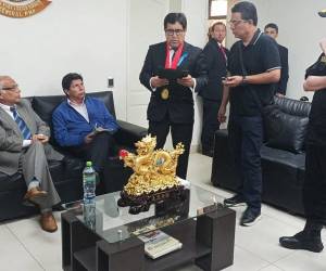 Momento en que el ahora exmandatario Pedro Castillo fue trasladado hasta la Prefectura tras ser detenido por las autoridades.