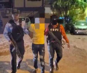 Alba Maritza Castro Menéndez, fue atacada a tiros por dos individuos mientras se encontraba en su establecimiento junto a sus hijos.