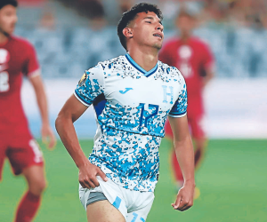 La no presencia del jugador José Mario Pinto en la Bicolor ha generado controversia a la par que se maneja como opción para reemplazar a Romell Quioto.