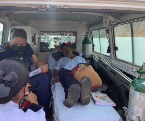 Varios pacientes renales tuvieron que ser auxiliados por el personal médico.