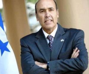 El contrato renovado mantiene los mismos términos financieros que el inicial, con un total de $1.6 millones por 18 meses.