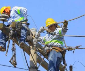Miles de usuarios en el occidente del país han sufrido prolongados apagones que superan los 9,000 minutos sin energía, mientras la ENEE reconoce fallas en la red y promete acciones para estabilizar el sistema eléctrico.