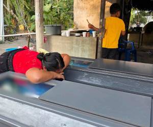 El campesino hondureño Armando Suchite, quien perdió a dos hijos en la mascare que dejó el jueves 20 muertos en la aldea de Rigores, en el conflictivo departamento de Colón, en el Caribe de Honduras, dijo este viernes que están viviendo una situación de terror.