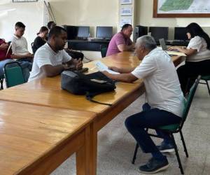 La jornada laboral atrajo a aproximadamente 40 profesionales interesados en incorporarse al mercado laboral insular.