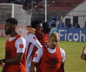 Olimpia es el nuevo rey del fútbol hondureño tras vapulear a Motagua con un contundente 3-0 en el global.