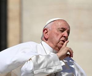 El papa Francisco, de 86 años, será operado de urgencia y bajo anestesia general este miércoles por la tarde en Roma, por un riesgo de obstrucción intestinal, anunció el Vaticano. A continuación los detalles del estado de salud del pontífice.