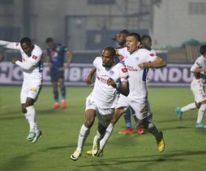 Jerry Bengtson puso el gol del empate en el clásico capitalino.