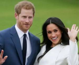 En la casa del príncipe Harry, la seguridad le preguntó si contaban con invitación por parte de la pareja, y afirmó que sólo pretendía entregar un regalo al menor.