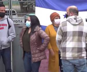 Los maestros siguen en suspensos por contratos.