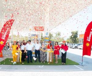 Shell consolida su estrategia de crecimiento nacional con la inauguración de la estación “Gracias a Dios” en Villanueva, Cortés. Este nuevo punto de servicio reafirma el compromiso de la marca con la excelencia y la innovación en el mercado hondureño.