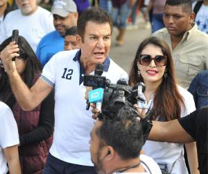 El designado presidencial, Salvador Nasralla, estuvo en compañía de su esposa, la diputada por el PSH, Iroshka Elvir.