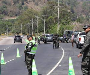 La Policía Militar del Orden Público (PMOP) ha puesto en marcha fuertes operativos en distintos puntos estratégicos de los ejes carreteros del país, con el objetivo de garantizar la seguridad durante la temporada de Semana Santa de este año.
