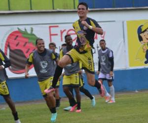 Como en sus mejores momentos, el delantero paraguayo Roberto Moreira tuvo una tarde inspirada y fue el héroe del Génesis quien se impuso a domicilio contra unos irreconocibles Potros FC.