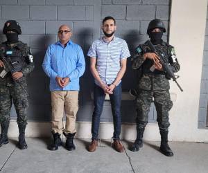 Imagen tomada tras la detención de el director de ‘La Tolva’ y el asesor legal.