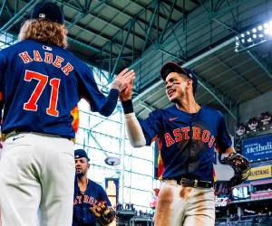 Dubón conectó un imparable que hizo daño en el jardín derecho.