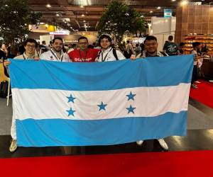 Representantes de Don Fabio Café: Marlon Motiño, Emil Irías, acompañados de Allan Mejía (representante de IHCAFÉ), y siguiendo con Juan Bendeck y Roberto Zelaya.