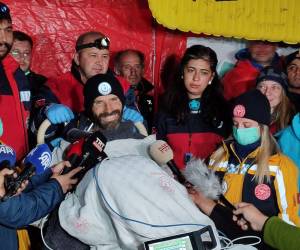 Mark Dickey fue rescatado en las últimas horas de la gruta.