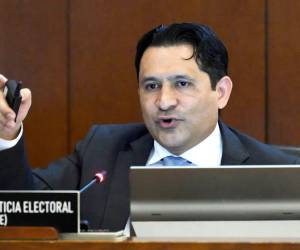 El magistrado del TJE asegura que no se le han respetado sus derechos y acudió a la CSJ antes de su citación en el Congreso.