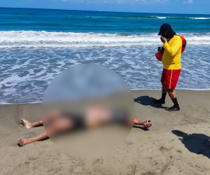 La víctima presentaba varias ampollas en su cuerpo y rastros de sangre en su cabeza y hombros.