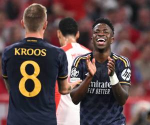 Espectacular asistencia de Toni Kroos para que Vinicius anotará el primer tanto del Real Madrid.