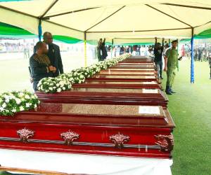 El luto y el silencio son los protagonistas de esta tragedia.