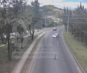 Conductor derrapa tras evitar embestir a motociclista en anillo periférico