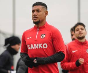 Bryan Acosta solo ha podido jugar un solo partido en Turquía.