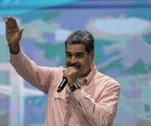 El presidente venezolano lamentó haber impedido la entrada a exmandatarios y congresistas invitados por la oposición.