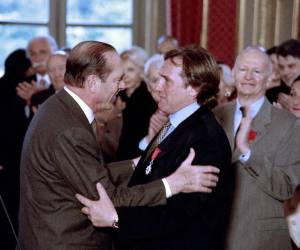 La figura del actor francés Gérard Depardieu fue retirada del recorrido de visita del museo de cera de París el lunes 18 de diciembre, tras la revelación de unos comentarios sexistas del intérprete, acusado además de violación.