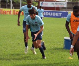 Mathías Vázquez regresa a las reservas del Motagua para brillar como un joven delantero de apenas 16 años, los consejos de su padre han ayudado mucho en el proceso.