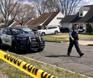 Una joven perdió la vida tras haberse disparado con el arma de un agente policial en Estados Unidos.