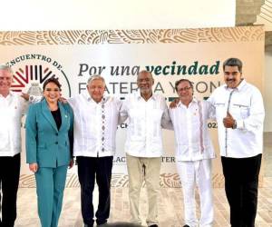 Castro junto a los mandatarios (de izquierda a derecha) Díaz-Canel (Cuba), Obrador (México), Henry (Haití), Petro (Colombia) y Maduro (Venezuela).