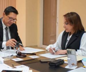 Los magistrados del TJE, Mario Flores Urrutia y Miriam Barahona, son señalados por el delito de prevaricato judicial.