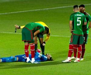 Guillermo “Memo” Ochoa mientras se quejaba por el dolor que sentía por haber quedado lesionado a los 21 minutos.