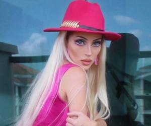 La influencer brasileña Bárbara Jankavski Marquez, conocida en redes sociales como la “Barbie humana”, fue encontrada muerta a los 31 años dentro de la vivienda de un abogado en circunstancias aún no esclarecidas.