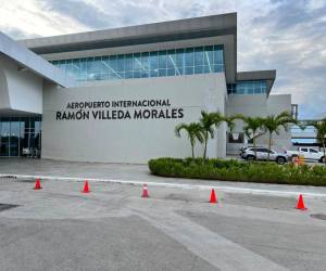 La Empresa Hondureña de Infraestructura y Servicios Aeroportuarios (EHISA) ha anunciado la implementación inmediata de nuevos controles sanitarios para todos los viajeros que salgan del país.