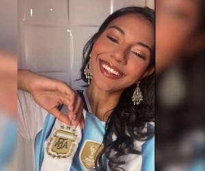 El hecho de que Wualys Fuentes Aquino dejara de contestar llamadas y mensajes alertó a una de sus amigas de confianza, quien tenía una llave de su apartamento. Al ingresar a la vivienda, encontró a la joven sin vida, según reveló la Policía Nacional.