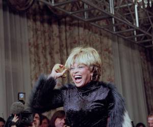 La ‘reina del Rock and Roll’, Tina Turner, ha fallecido a los 83 años. Desde 2009 disfrutaba una vida privada y tranquila en Suiza. Su legado trascendió los límites de la industria convirtiéndola en un símbolo de empoderamiento y superación.
