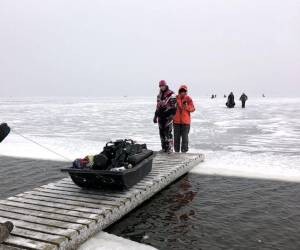 Preocupados de que algunos de los aislados en el hielo no fueran conscientes de la situación, las autoridades activaron un sistema de alerta a través de teléfonos móviles.