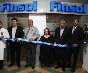 El corte de cinta marcó el inicio de operaciones de la nueva agencia de Financiera Solidaria - Finsol en la capital.
