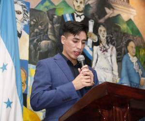 Originario de Tegucigalpa y con solo 28 años de edad, Ángel David Castro Mejía se perfila como una promesa de la literatura hondureña que no teme explorar con diferentes géneros literarios.