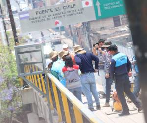 La altura del puente en el barrio El Chile fue el factor determinante para ser elegido como el cuarto lugar para instalar el sistema de monitoreo del río Choluteca.