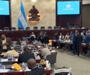 Los diputados propietarios estuvieron en sus curules desde las 3:00 de la tarde.