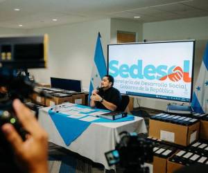 Sedesol solicitó a Finanzas millones de lempiras para financiar ayudas sociales canalizadas por diputados. En cuatro de cinco resoluciones revisadas se documentaron inconsistencias.