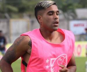 Álvaro Torres, mediocampista uruguayo, lanza advertencia previo al duelo ante Olimpia.