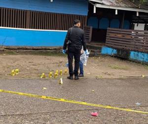 Pandilleros matan a hombre en La Ceiba y se enfrenta a tiros con policías; tras persecución uno terminó muerto y el otro herido
