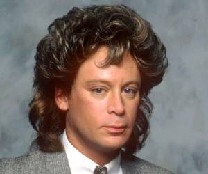 Su música, caracterizada por su melodía y letras románticas, ha cautivado a públicos de todo el mundo y ha sido versionada por artistas de la talla de Céline Dion, Shaun Cassidy o John Travolta.