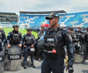 De acuerdo a declaraciones del director de operaciones de la Policía Nacional, Juan López Róchez, los seis anillos de seguridad inician desde la misma cancha del coloso.